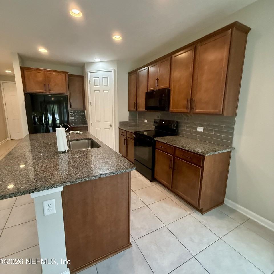 5162 Sawmill Point Way - Photo 7 of 45