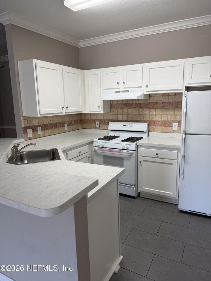 13810 Sutton Park Dr N #1122 - Photo 3 of 9