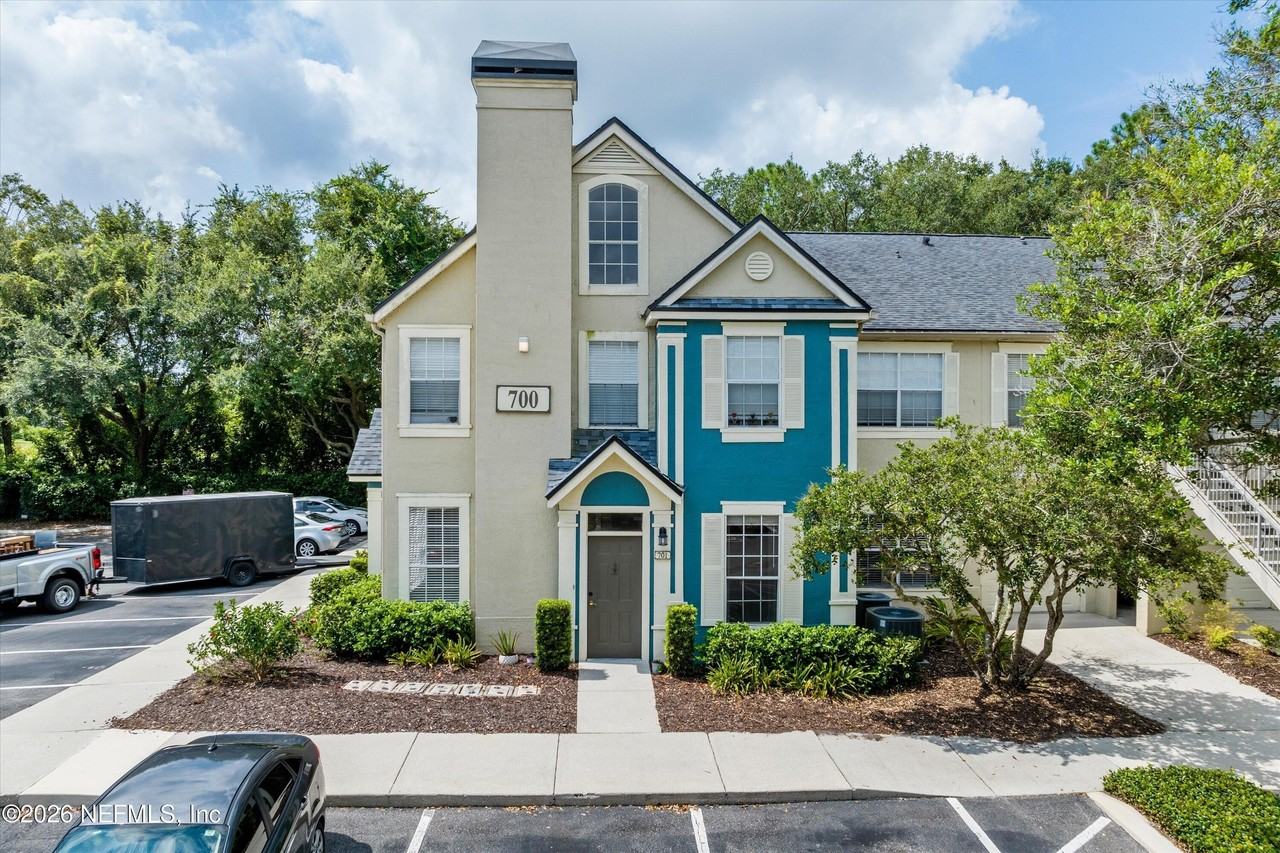 13700 Richmond Park Dr N #701 - Photo 2 of 25
