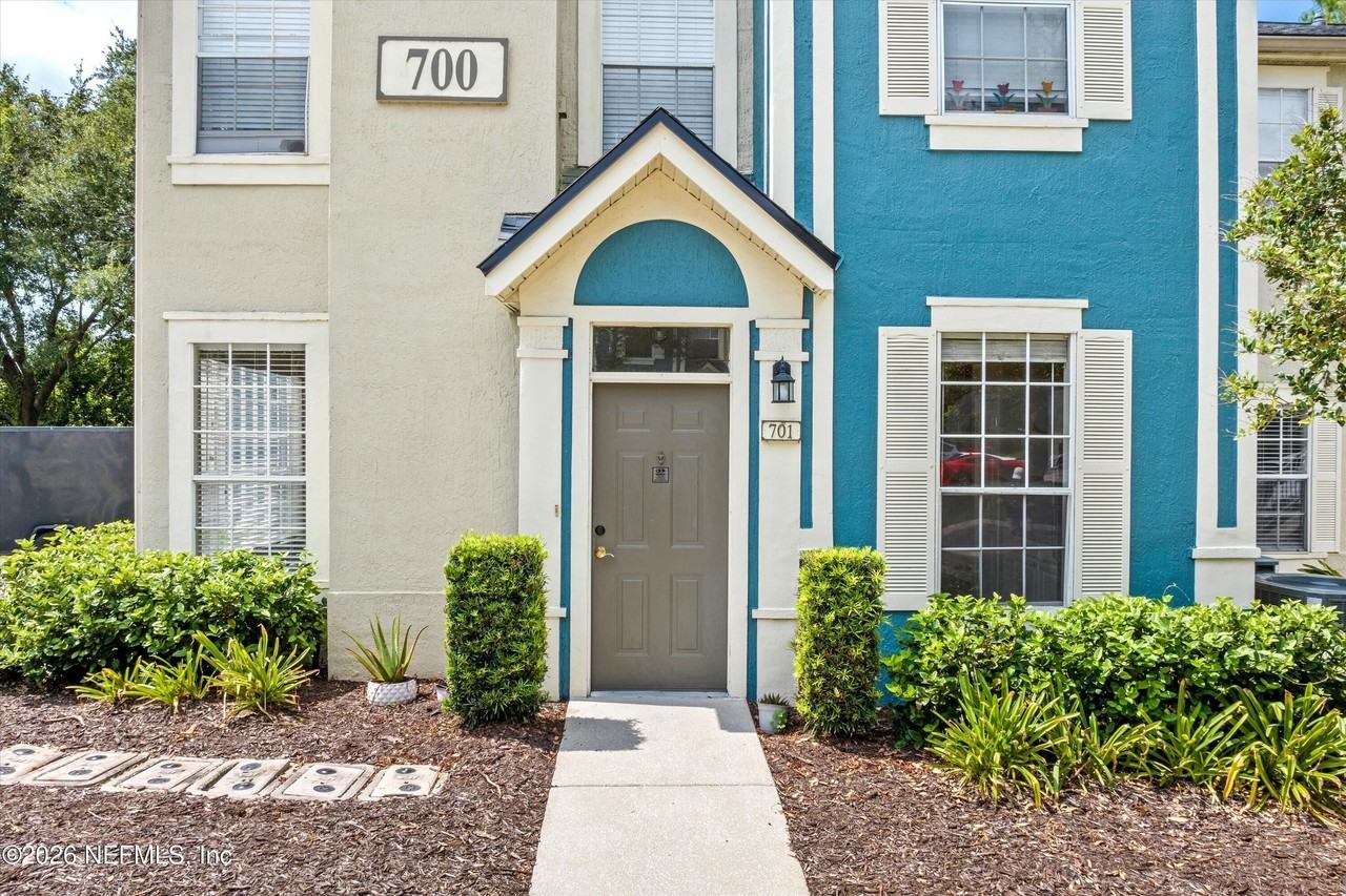 13700 Richmond Park Dr N #701 - Photo 3 of 25
