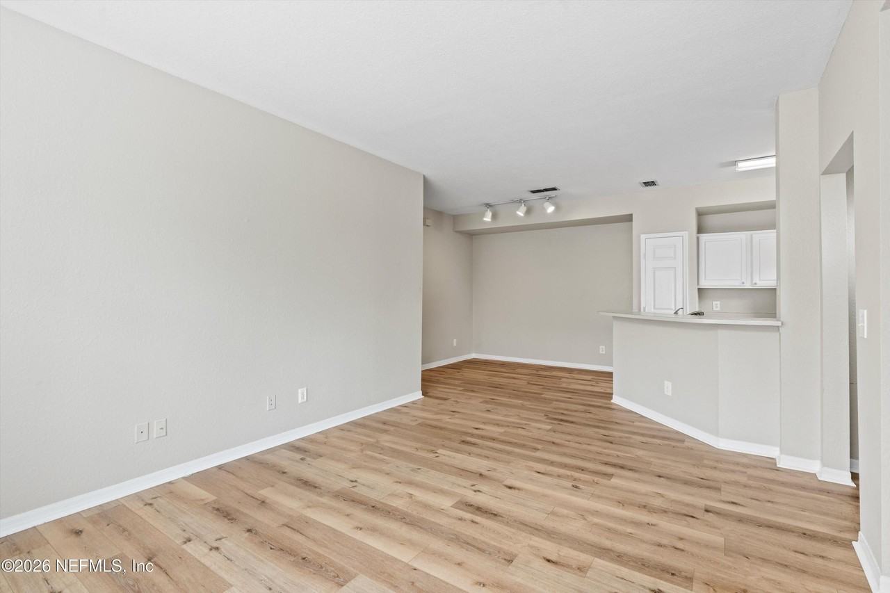 13700 Richmond Park Dr N #701 - Photo 5 of 25