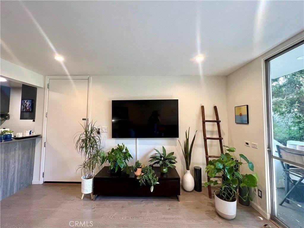 622 Westmount Dr - Photo 6 of 28