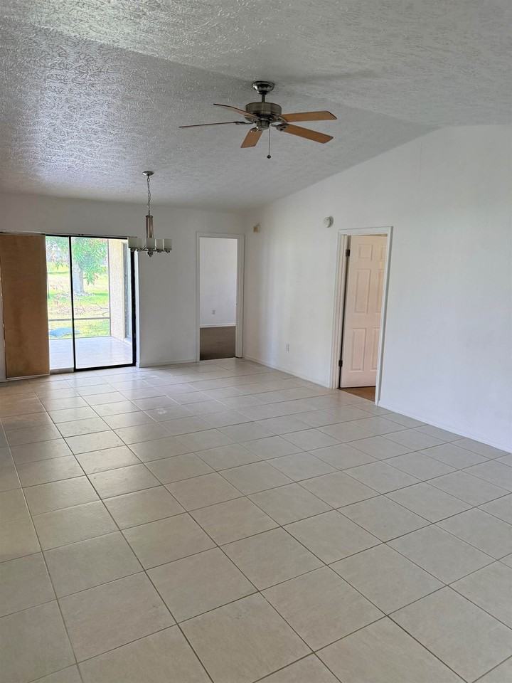 508 NE Azalea - Photo 2 of 13