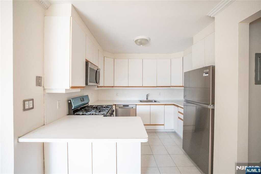 1575 Center Ave #2C - Photo 4 of 20
