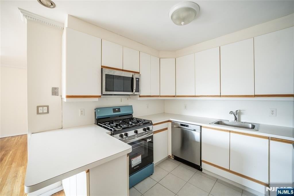 1575 Center Ave #2C - Photo 5 of 20