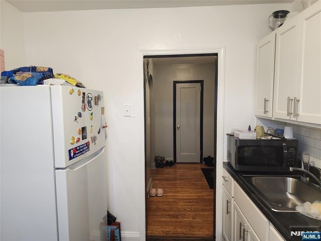 490 Beverly Rd #C4 - Photo 7 of 17