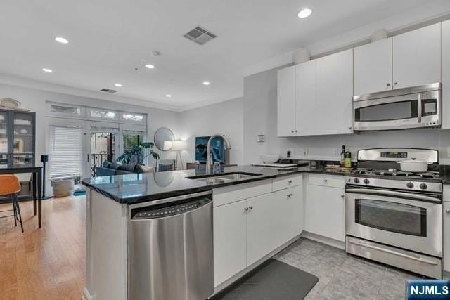1300 Grand St #201 - Photo 6 of 23