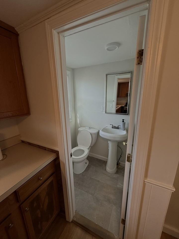 12 Jones Ave #4 - Photo 7 of 8