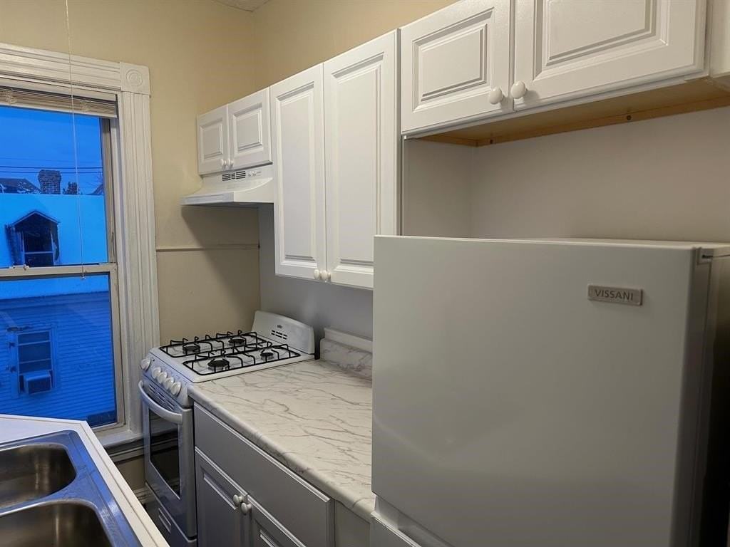 489 Pine St #3 - Photo 5 of 8