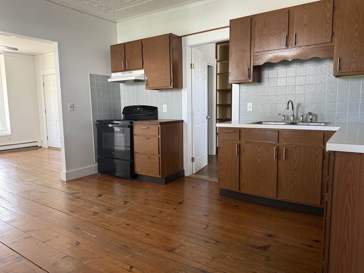 26 Leonard St #A - Photo 3 of 13