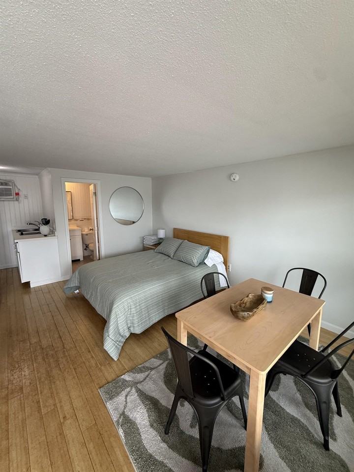 20 Ocean Blvd - Photo 2 of 6