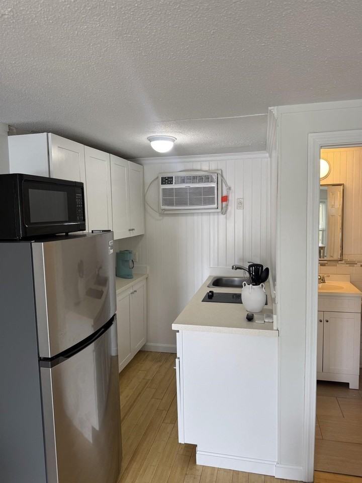 20 Ocean Blvd - Photo 4 of 6