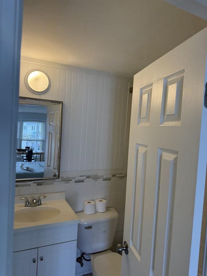 20 Ocean Blvd - Photo 5 of 6