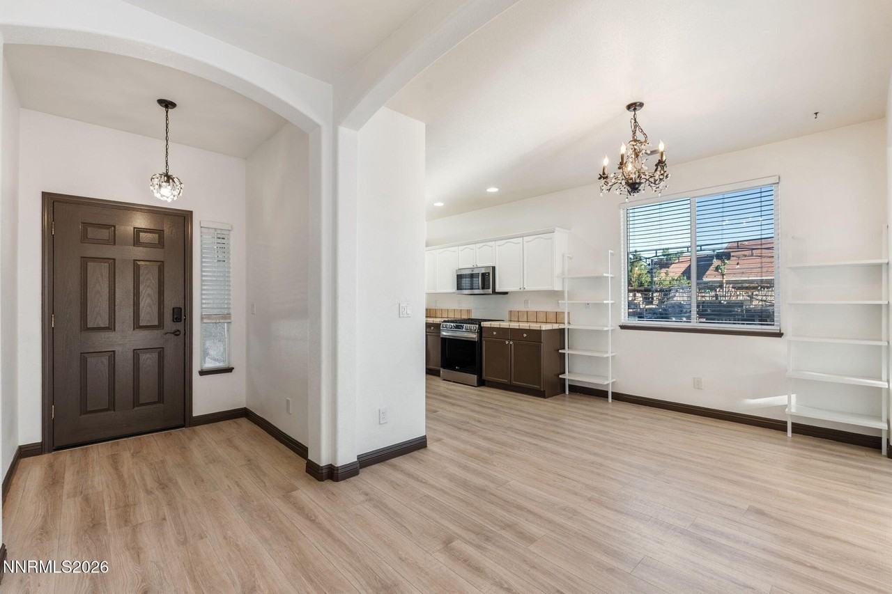 10235 Lucente Way - Photo 4 of 31