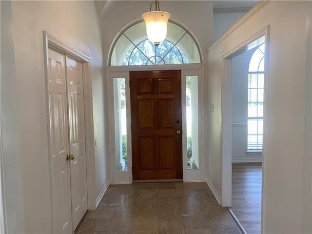 1373 Fairfield Dr - Photo 4 of 22