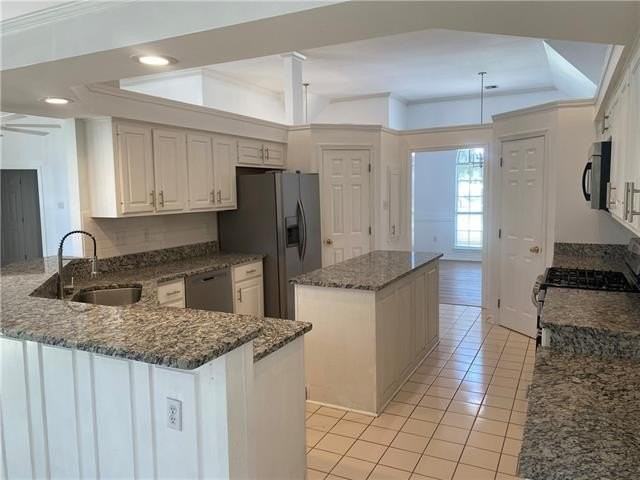 1373 Fairfield Dr - Photo 6 of 22