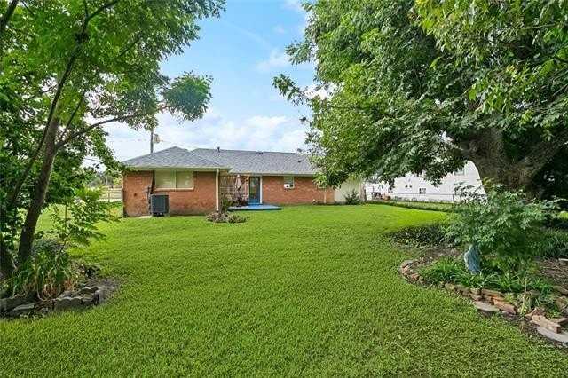 839 Behrman Ave - Photo 3 of 10