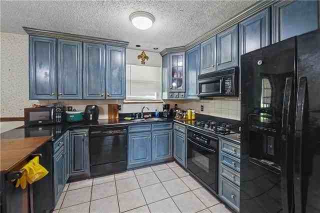 1300 Belmont Pl - Photo 5 of 18