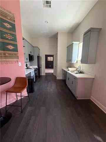 430 Homer St - Photo 4 of 10