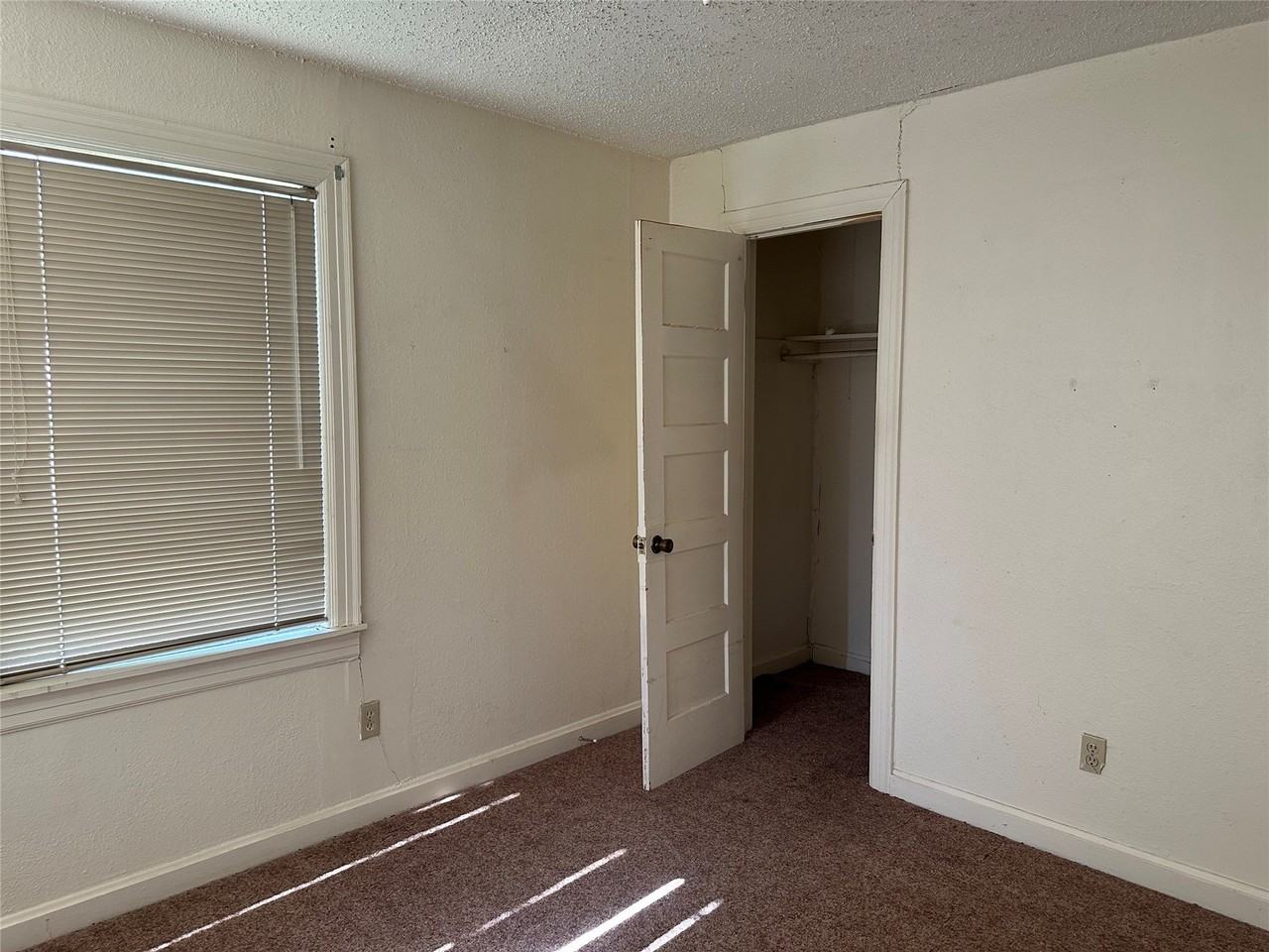 2926 S 12th St - Photo 4 of 7