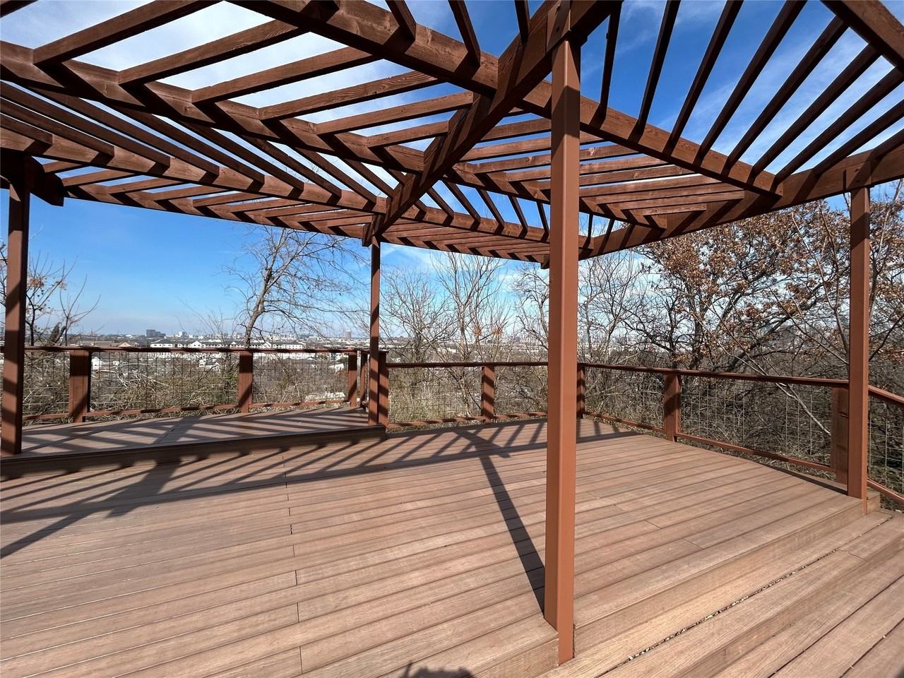 1229 Clifftop Ln - Photo 4 of 36