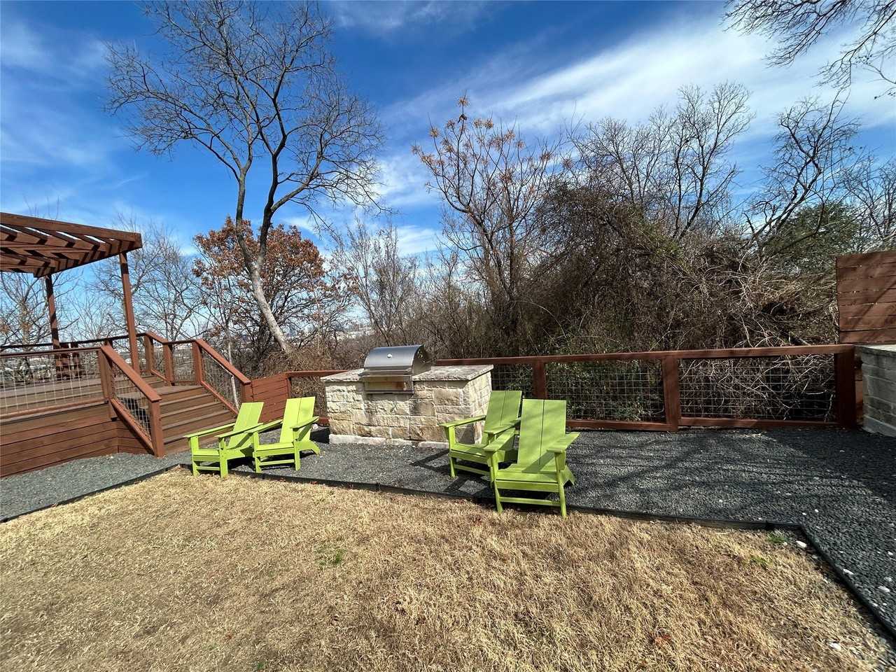 1229 Clifftop Ln - Photo 7 of 36