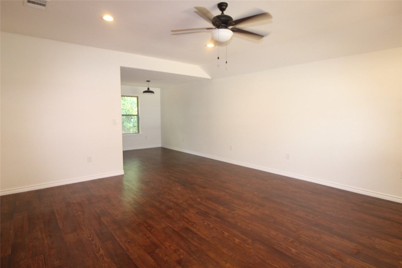 104 Boston St - Photo 3 of 16
