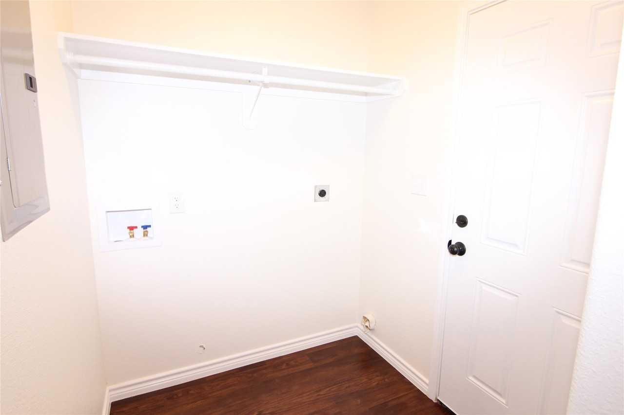 104 Boston St - Photo 5 of 16