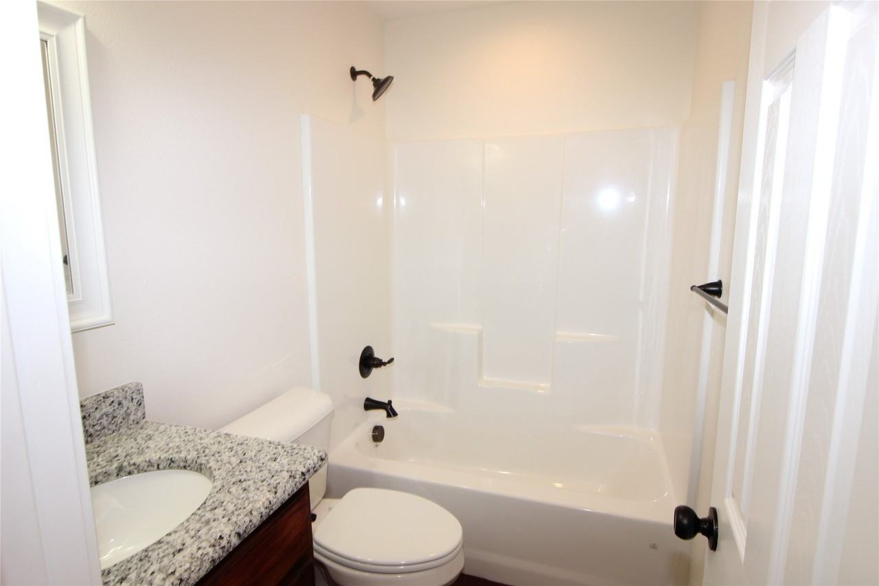 104 Boston St - Photo 7 of 16