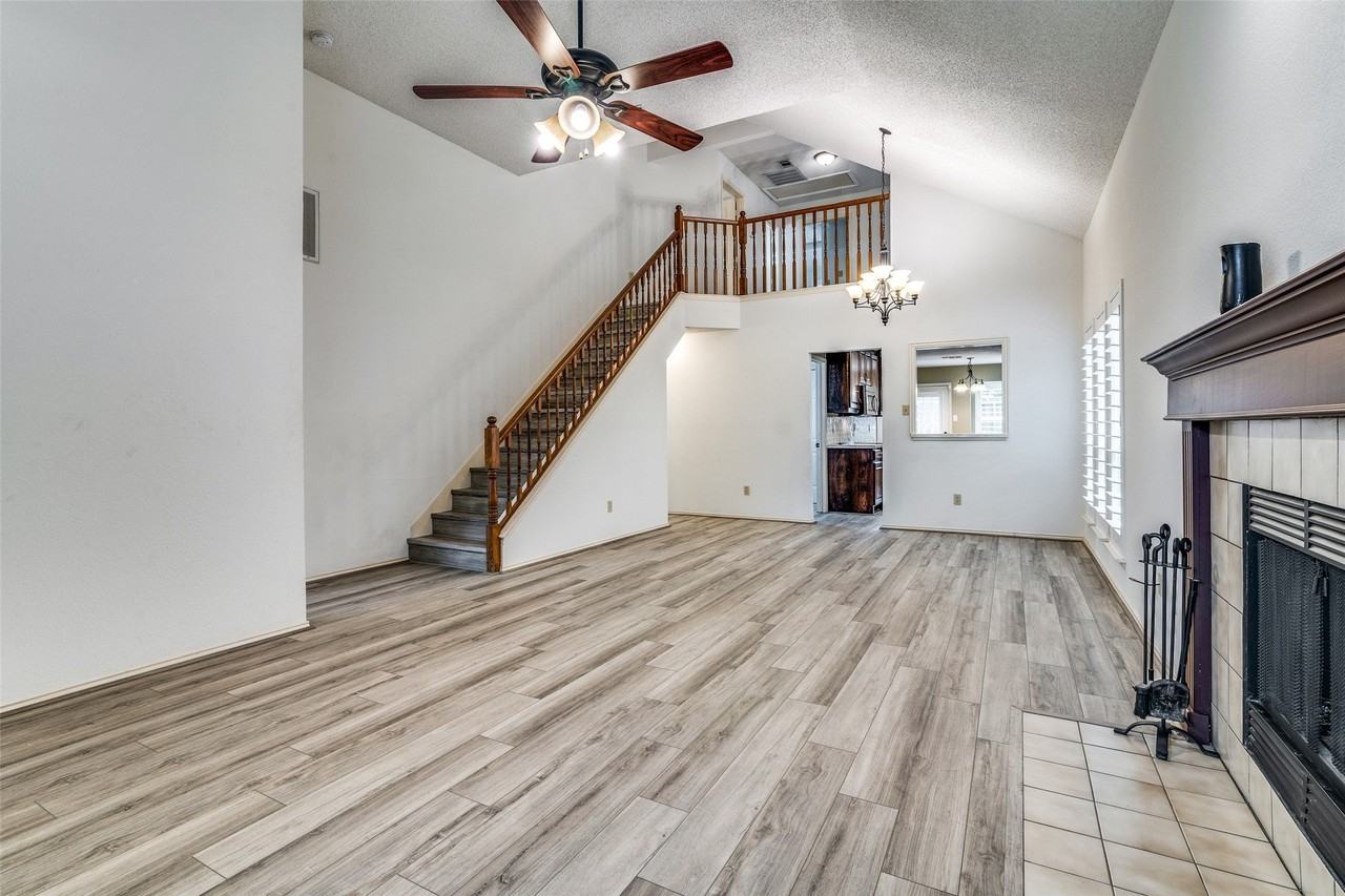 524 Raintree Cir - Photo 3 of 24