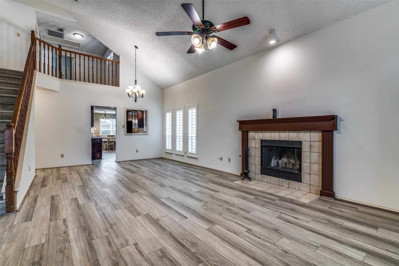 524 Raintree Cir - Photo 4 of 24