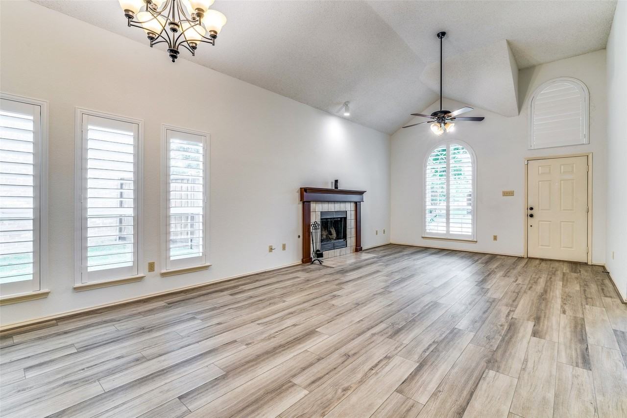 524 Raintree Cir - Photo 5 of 24
