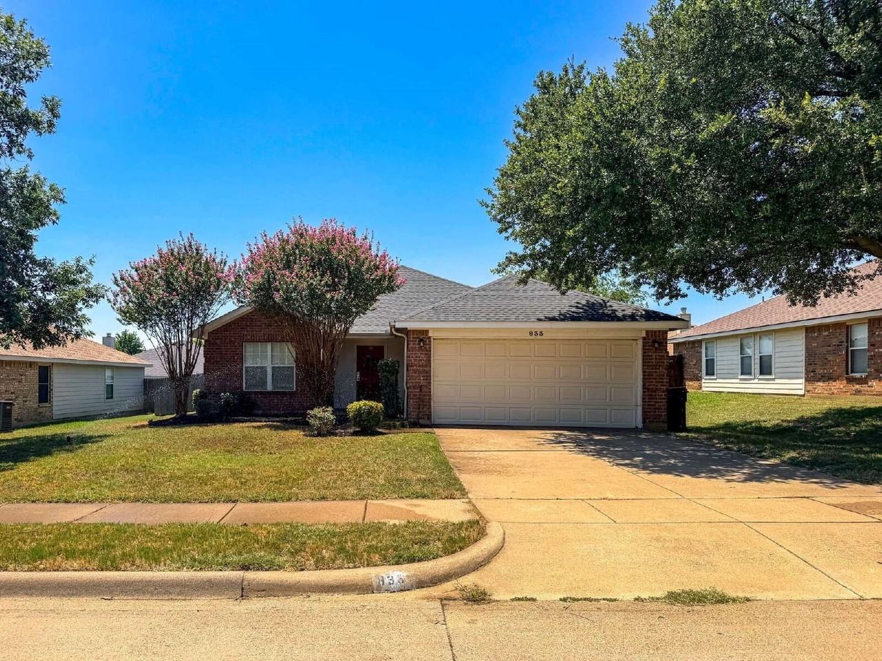 833 Edgehill Rd