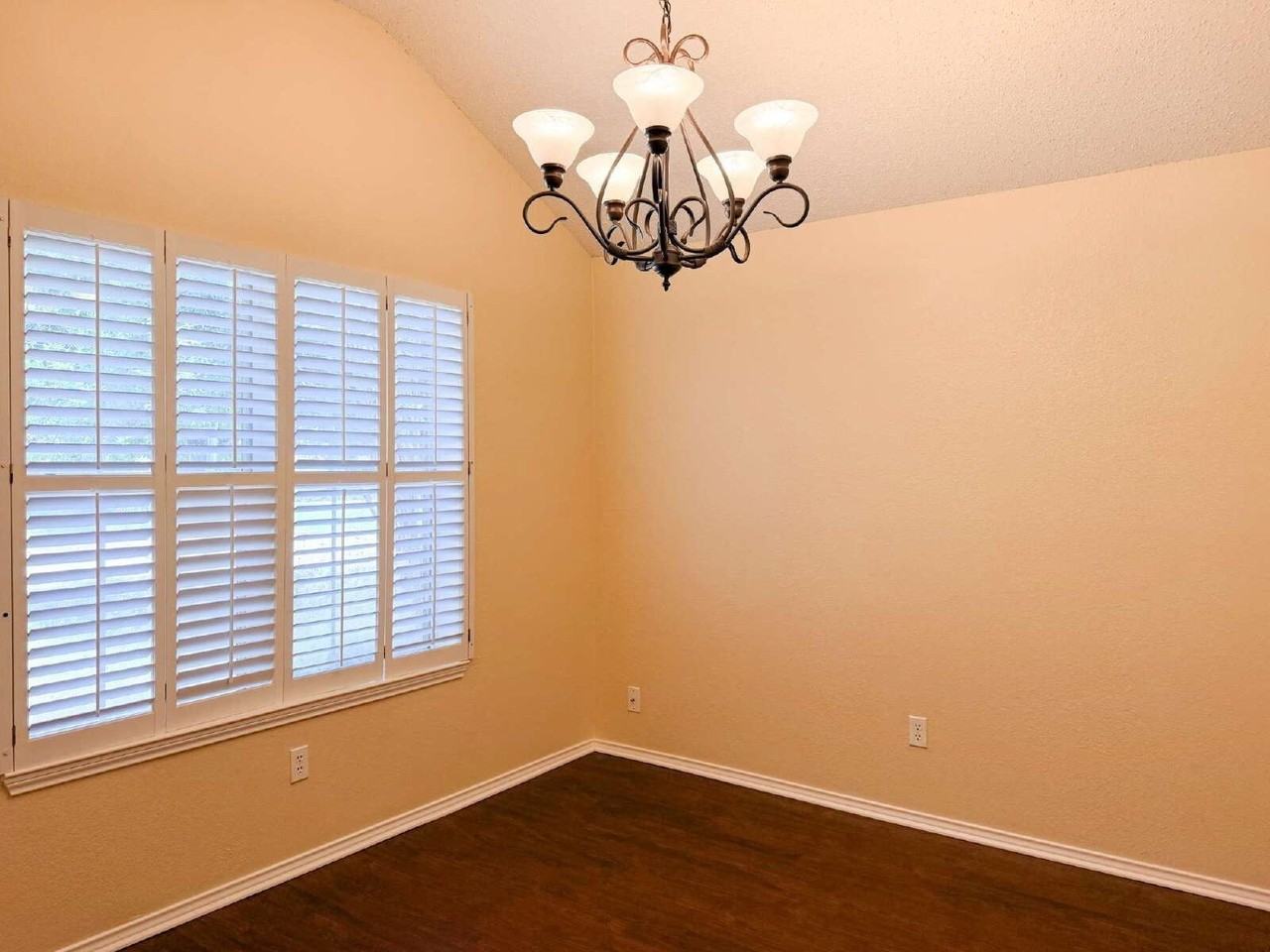 833 Edgehill Rd - Photo 5 of 28