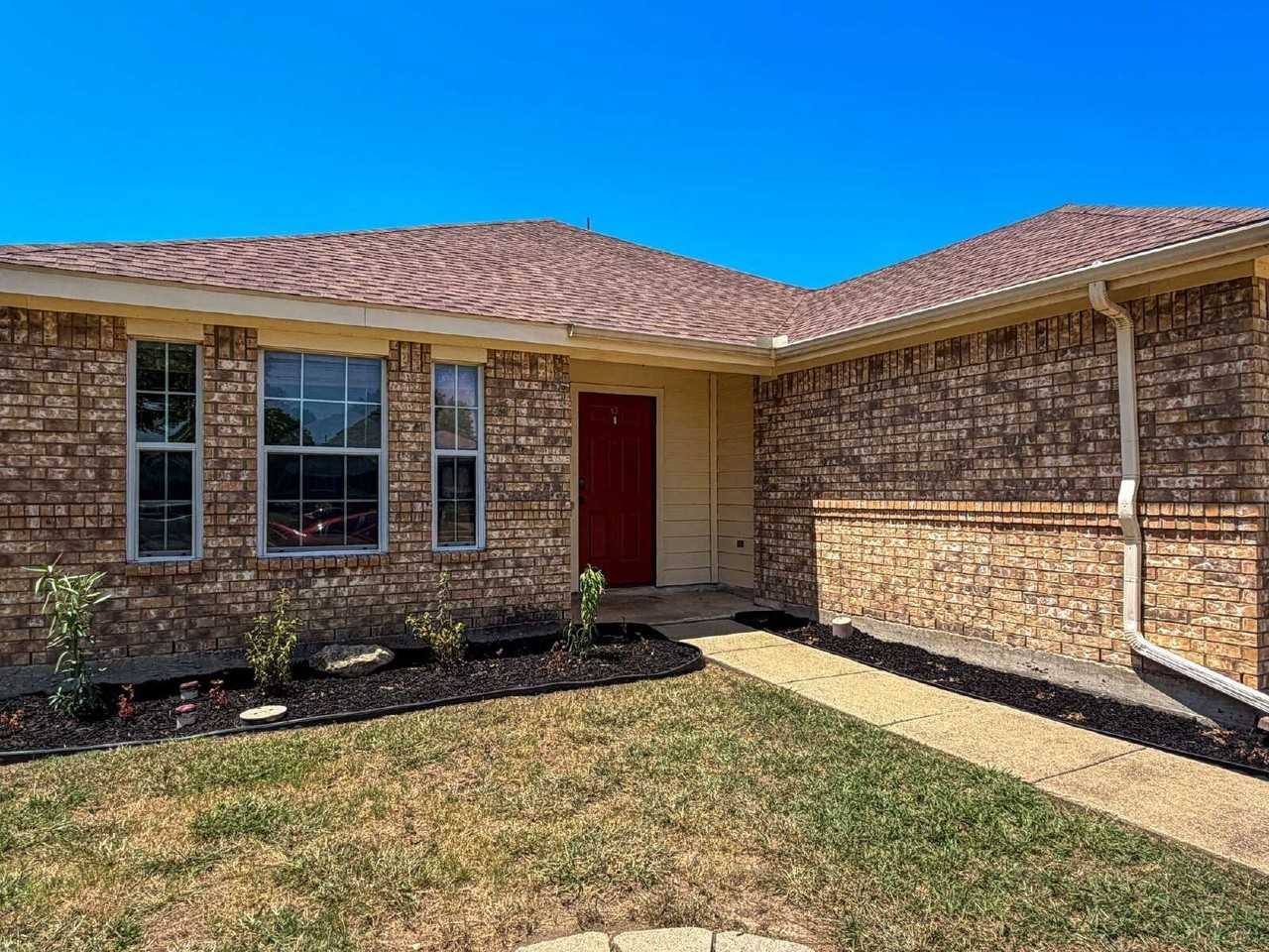 1009 Mckavett Dr - Photo 2 of 26