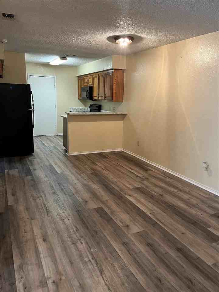 7464 Queensbury Cir - Photo 3 of 14