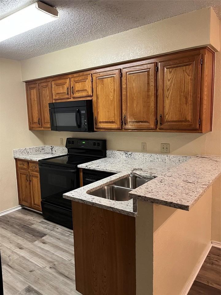 7464 Queensbury Cir - Photo 4 of 14