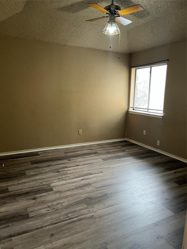 7464 Queensbury Cir - Photo 6 of 14
