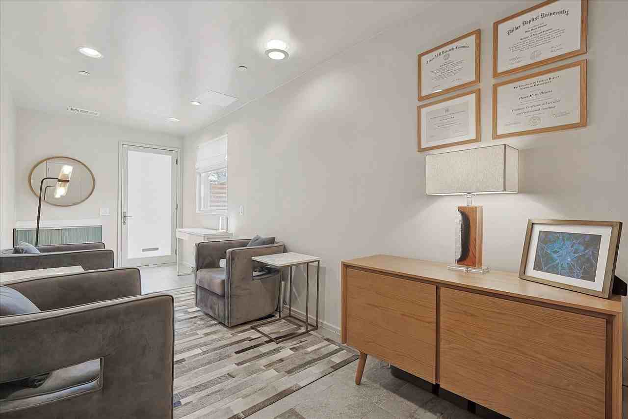 2706 Throckmorton St #D - Photo 2 of 28