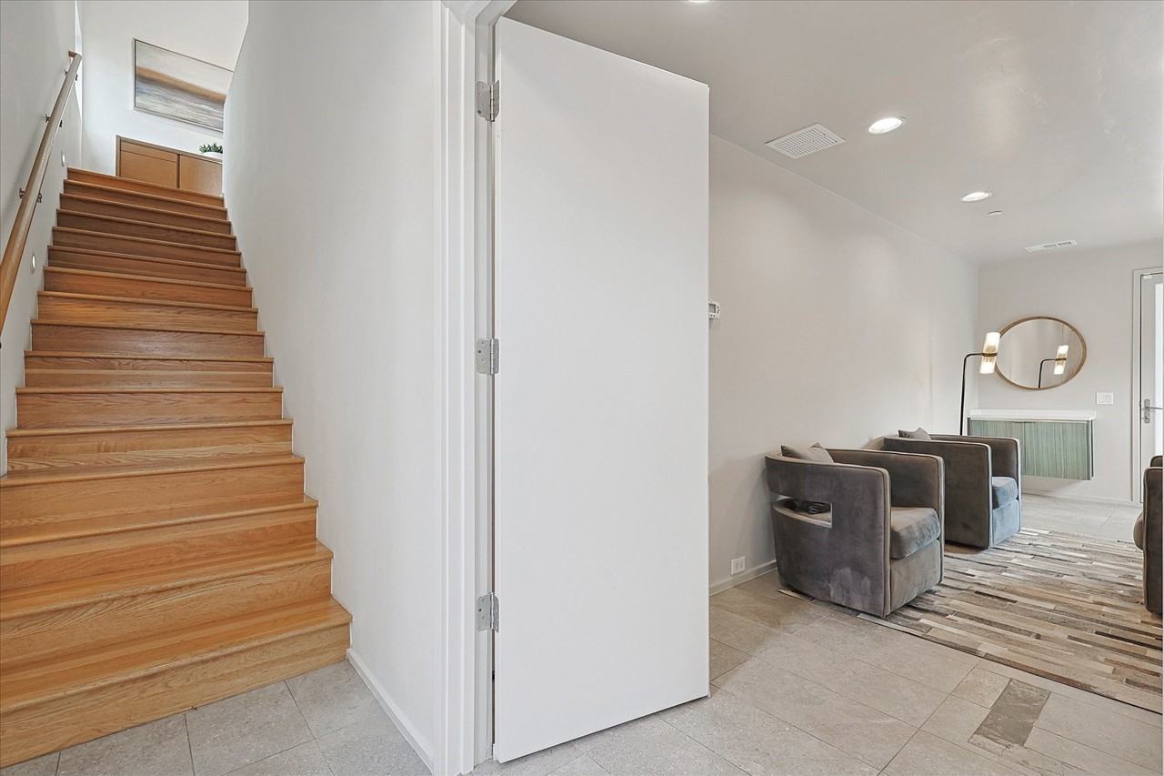2706 Throckmorton St #D - Photo 3 of 28