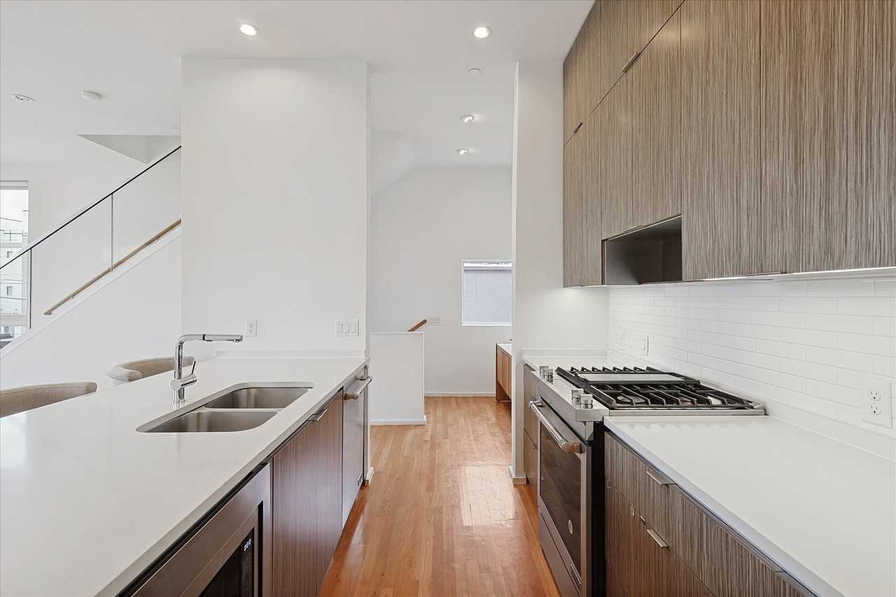 2706 Throckmorton St #D - Photo 5 of 28