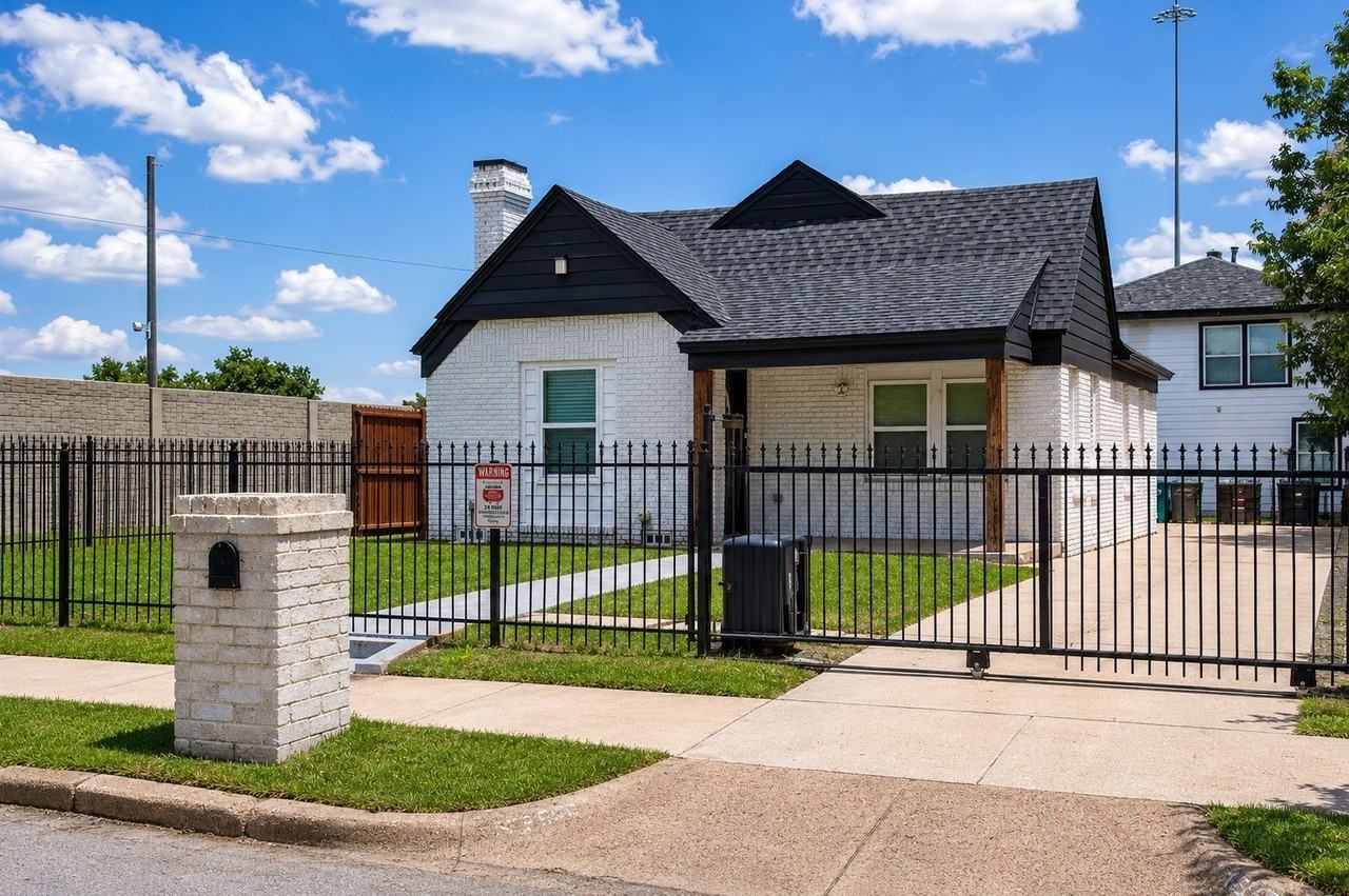 235 W Woodin Blvd - Photo 3 of 15