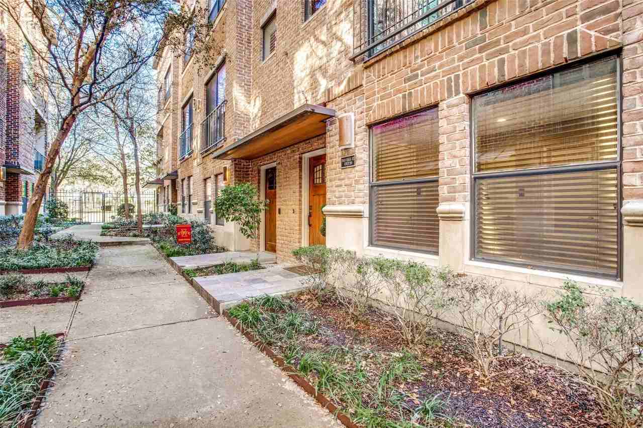 2411 N Hall St #20 - Photo 3 of 24
