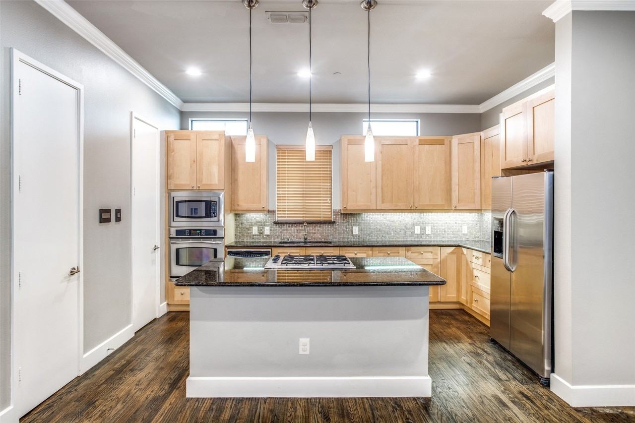 2411 N Hall St #20 - Photo 4 of 24