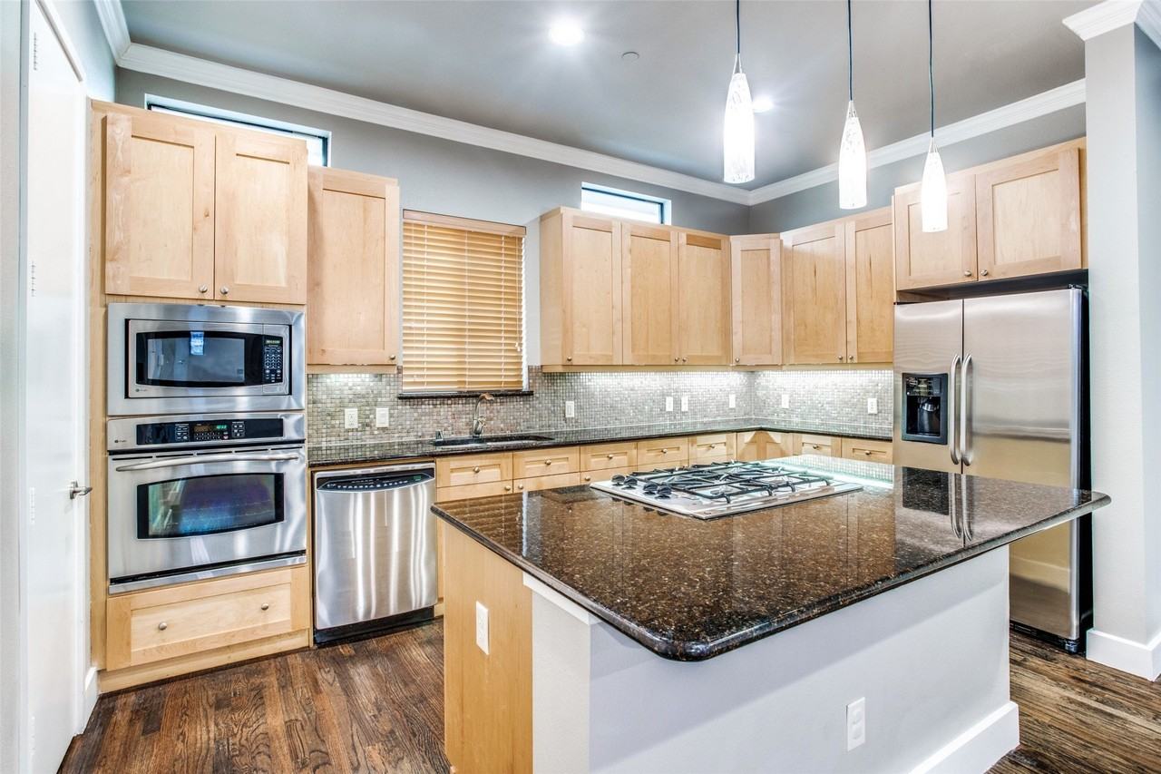 2411 N Hall St #20 - Photo 5 of 24