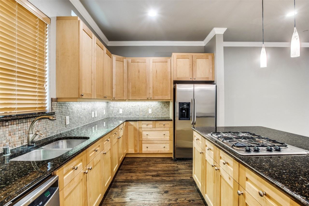 2411 N Hall St #20 - Photo 6 of 24