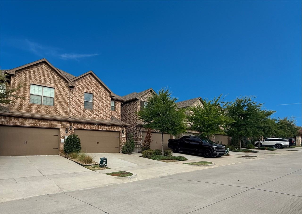 3641 Harebell Dr - Photo 2 of 25
