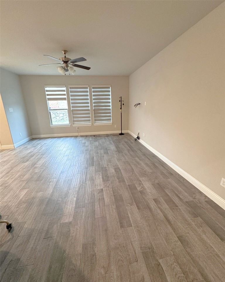 3641 Harebell Dr - Photo 4 of 25