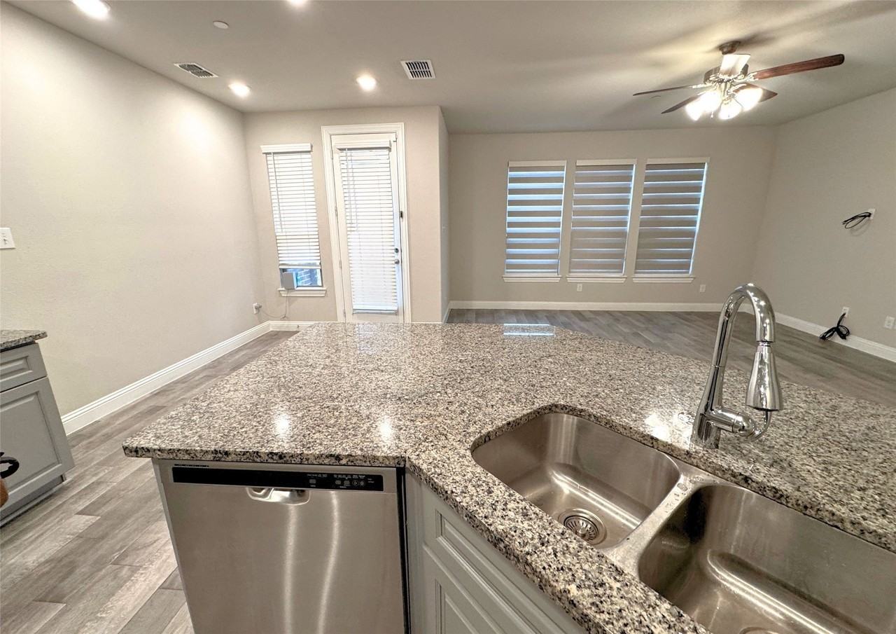 3641 Harebell Dr - Photo 5 of 25