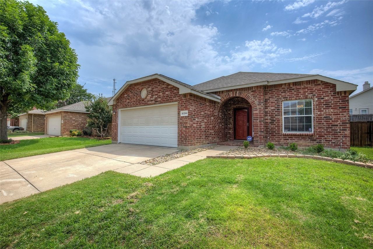 10200 Pear St - Photo 3 of 38